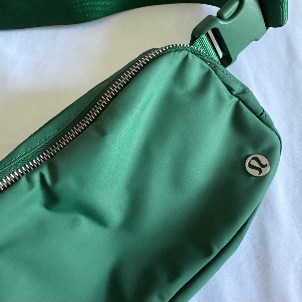 lululemon athletica Everglades Green Crossbody Bag - Picture 3 of 9